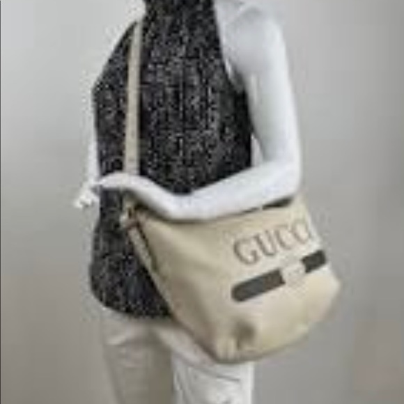 Beautiful Gucci half moon leather hobo bag. Like new! Perfect condition - Picture 9 of 9